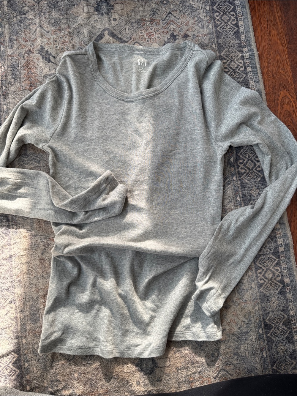 GAP Women’s Long Sleeve Crewneck Top — Light Gray